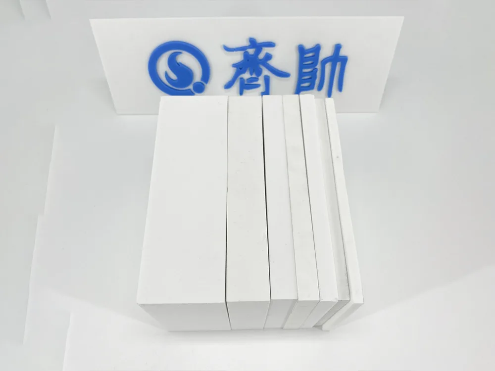 Que material é a placa cerâmica de alumina?