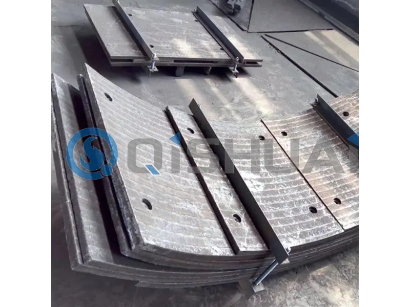Por que a placa de revestimento de carboneto de cromo é muito mais resistente ao desgaste do que o aço comum?