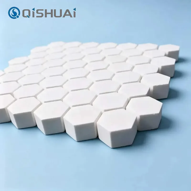 Mosaico cerâmico resistente ao desgaste retardado